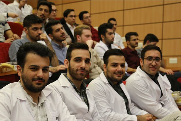 دانشجوی علوم پزشکی