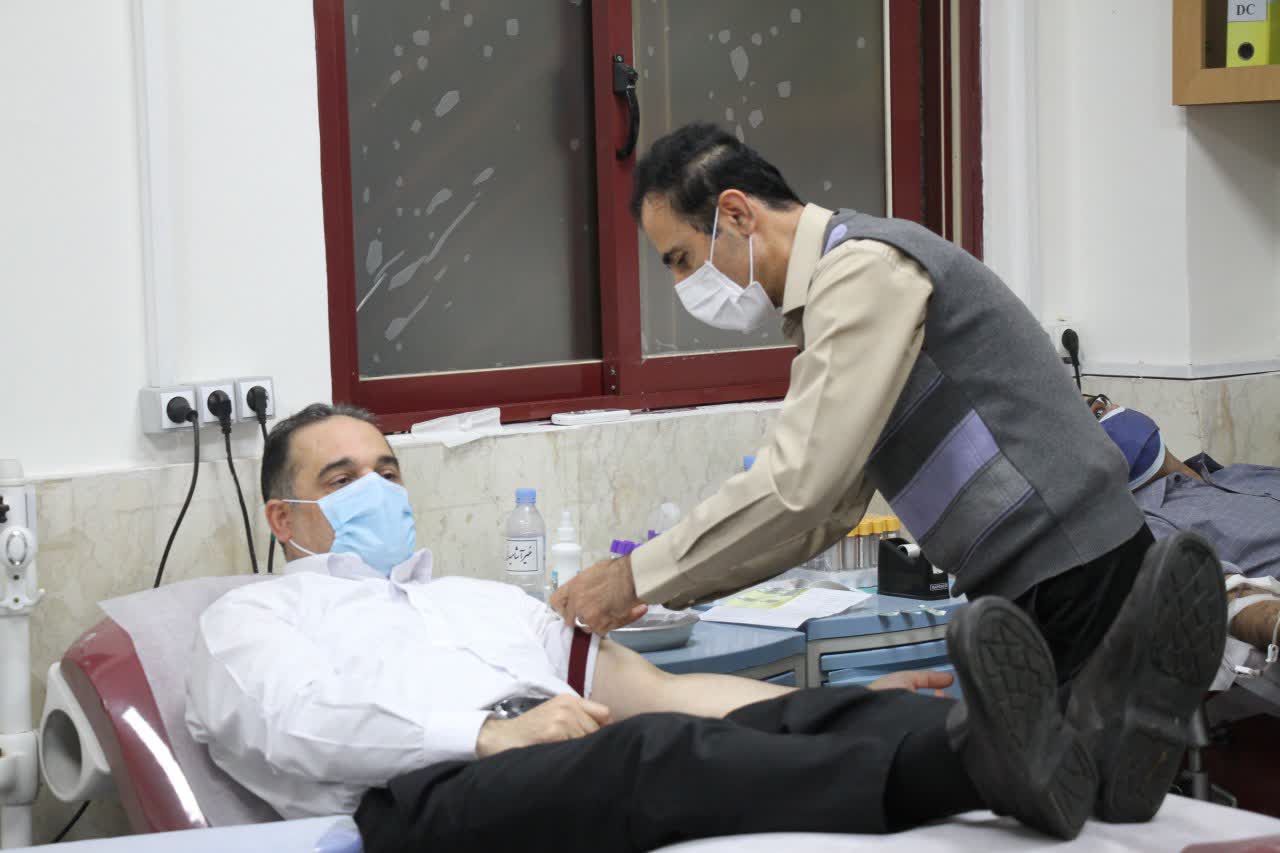 اهدای خون جمعی از دانشگاهیان دانشگاه آزاد اسلامی واحد لاهیجان