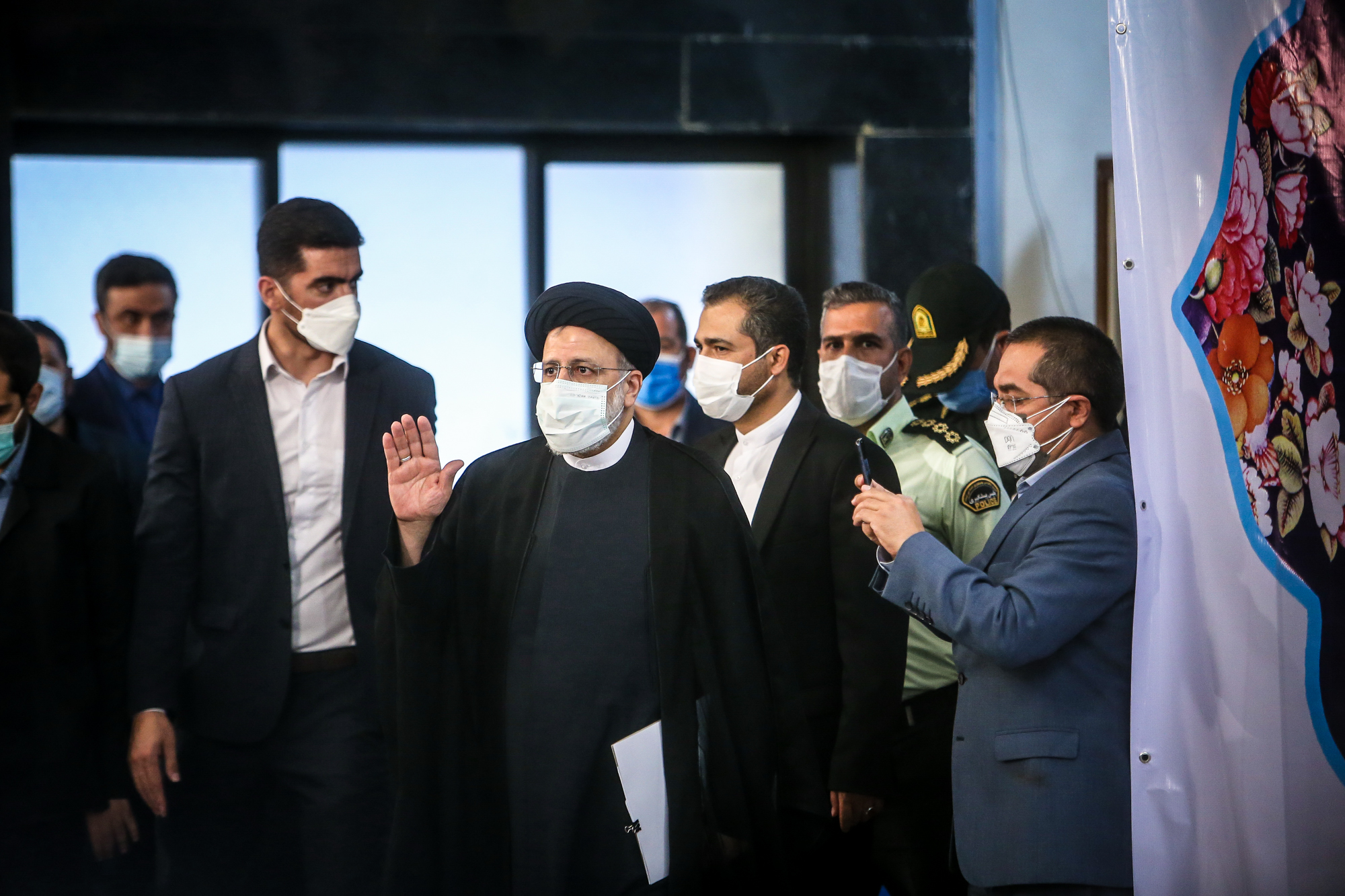 حضور حجت الاسلام ابراهیم رئیسی در پنجمین روز ثبتنام داوطلبان سیزدهمین دوره انتخابات ریاستجمهوری