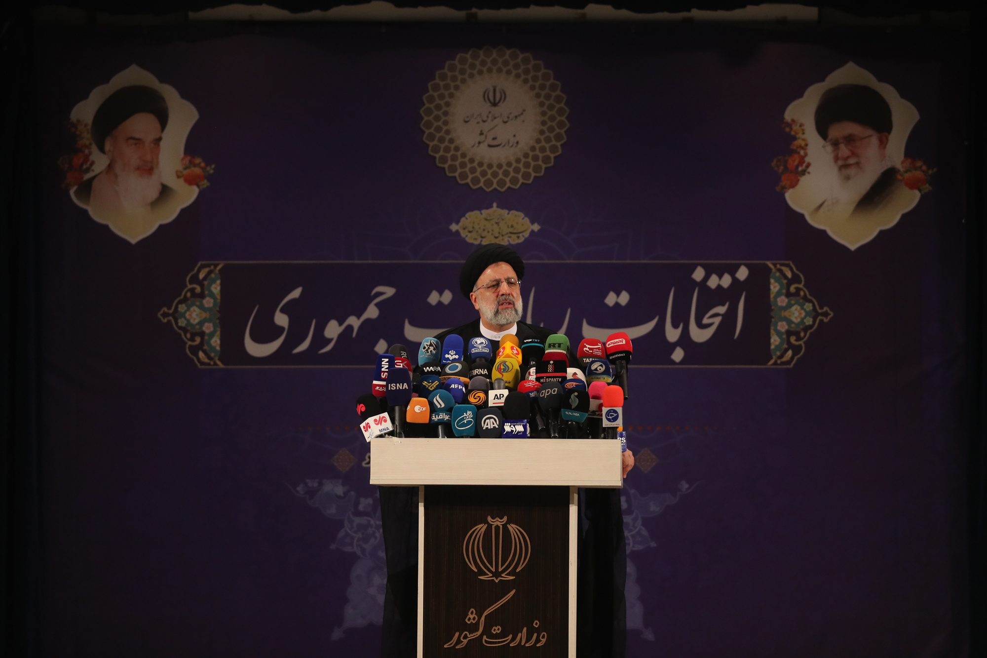 نشست خبری حجت الاسلام ابراهیم رئیسی در پنجمین روز ثبتنام داوطلبان سیزدهمین دوره انتخابات ریاستجمهوری