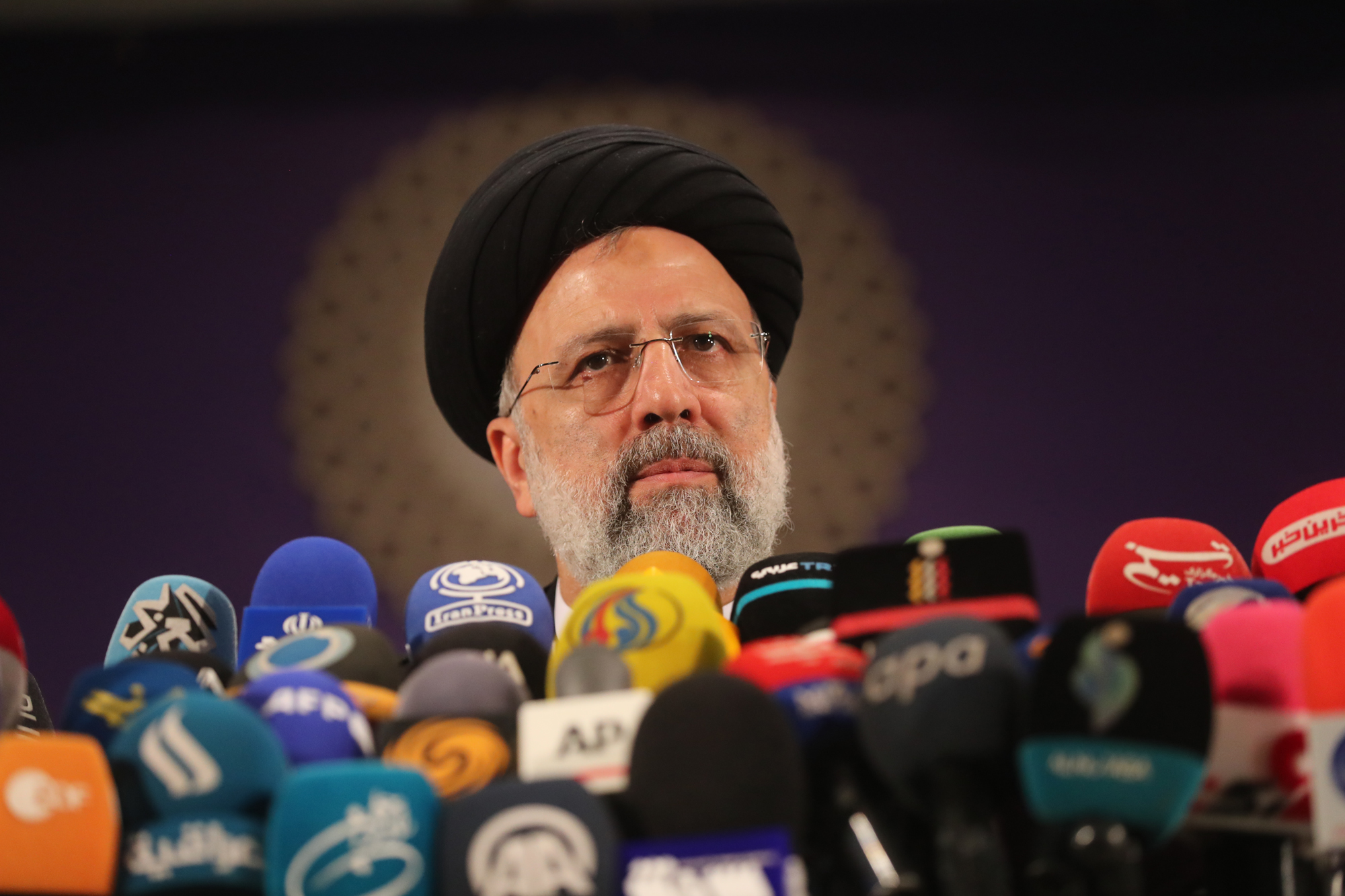 نشست خبری حجت الاسلام ابراهیم رئیسی در پنجمین روز ثبتنام داوطلبان سیزدهمین دوره انتخابات ریاستجمهوری