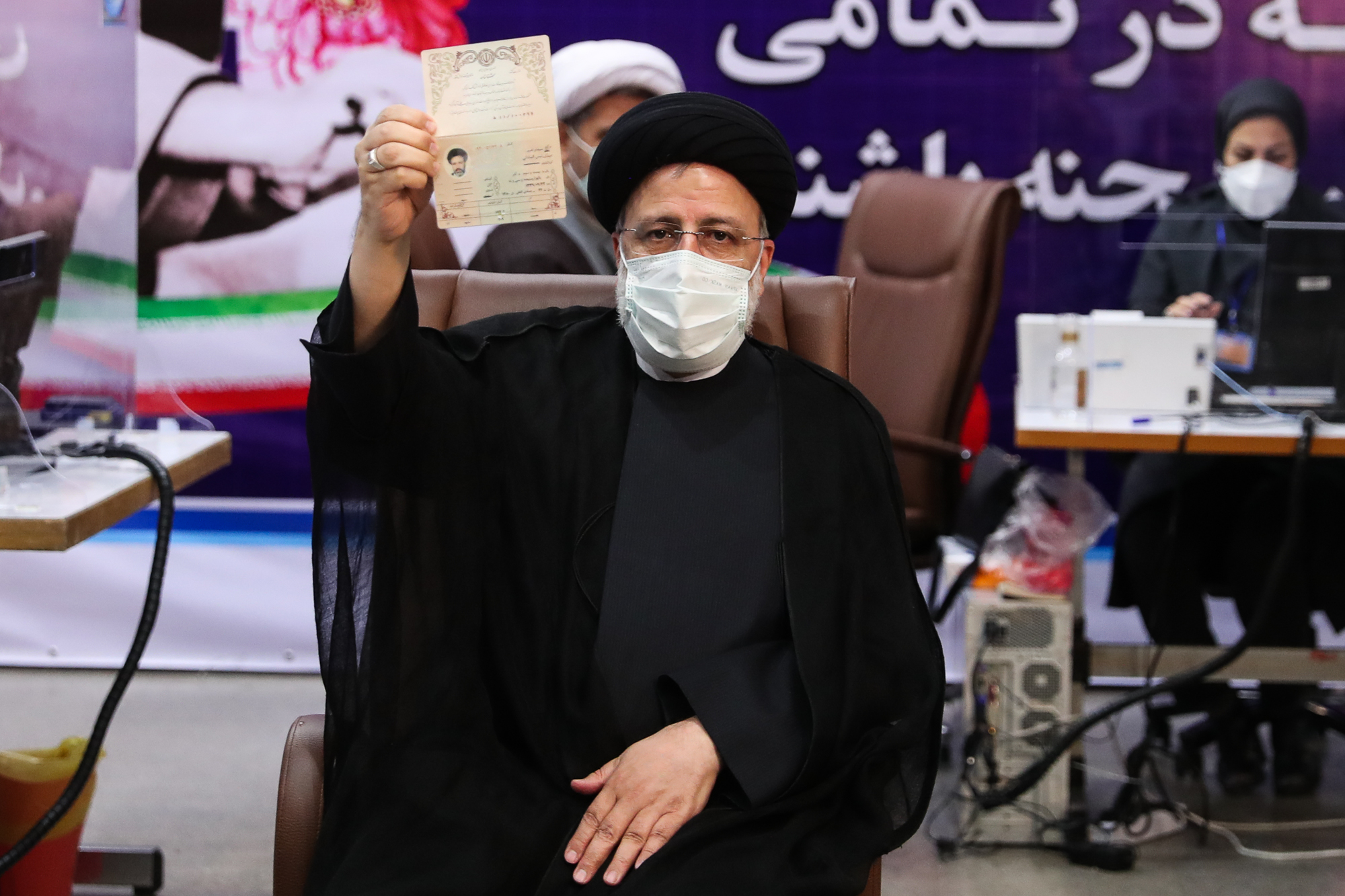 حجت الاسلام ابراهیم رئیسی در پنجمین روز ثبتنام داوطلبان سیزدهمین دوره انتخابات ریاستجمهوری