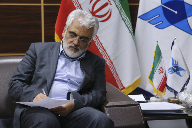 دکتر محمدمهدی طهرانچی رئیس دانشگاه آزاد اسلامی نوشتن