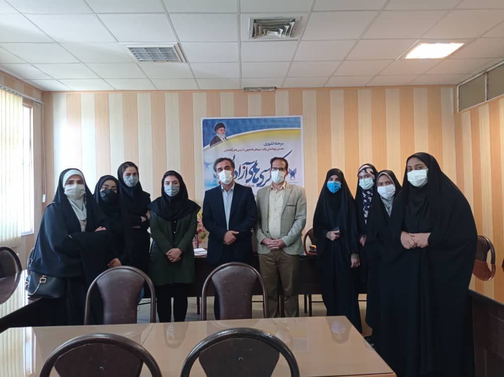 تیم‌های کرسی‌های آزاداندیشی دانشگاه آزاد اسلامی ملایر روی ریل برد