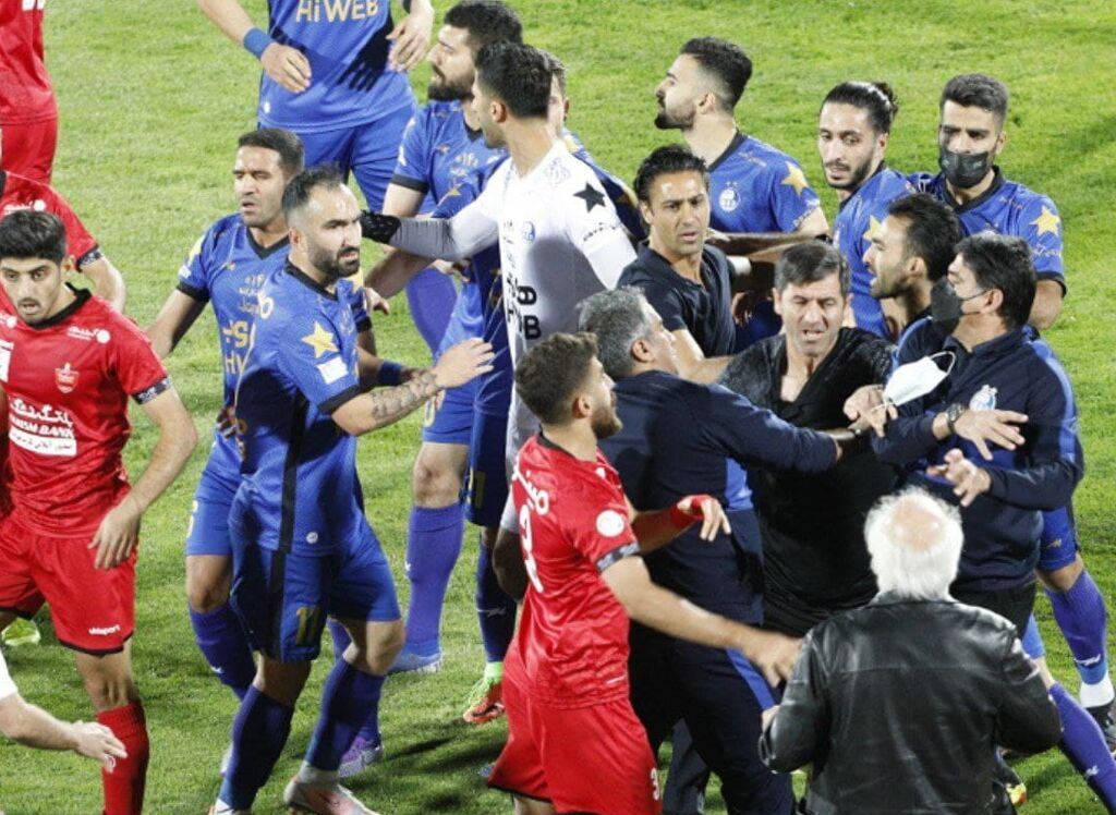 درگیری بازیکنان پرسپولیس و استقلال دربی 95