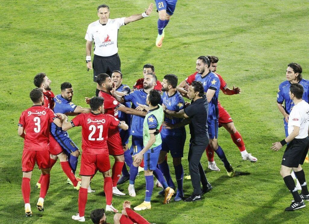 درگیری بازیکنان پرسپولیس و استقلال دربی 95