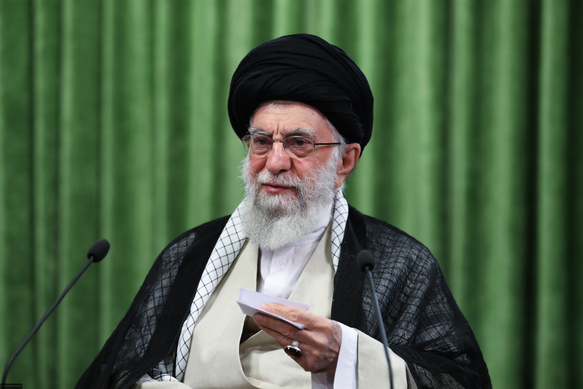 ارتباط تصویری نمایندگان مجلس شورای اسلامی با رهبر انقلاب