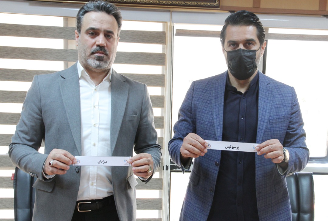 افشین پیروانی مدیر تیم پرسپولیس و اسماعیل گودرزی معاون حقوقی باشگاه تراکتور