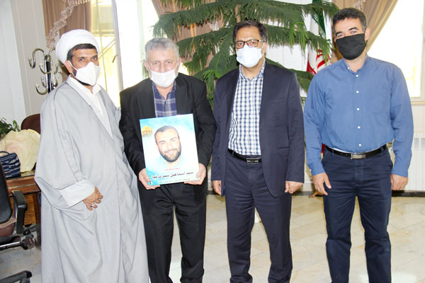 تجلیل از پدر شهید سیداسماعیل سیرت‌نیا در دانشگاه آزاد اسلامی رودهن