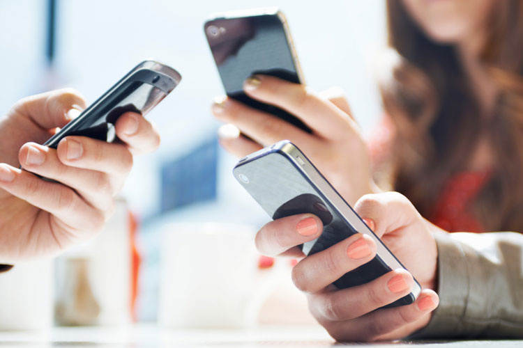 اعتیاد به تلفن همراه