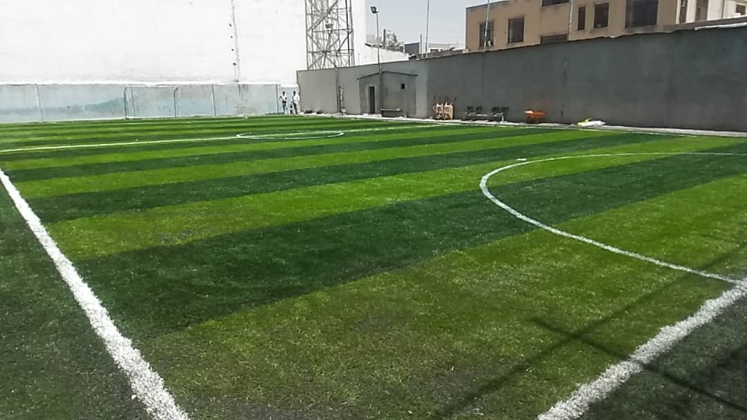 بازسازی و احداث چمن مصنوعی