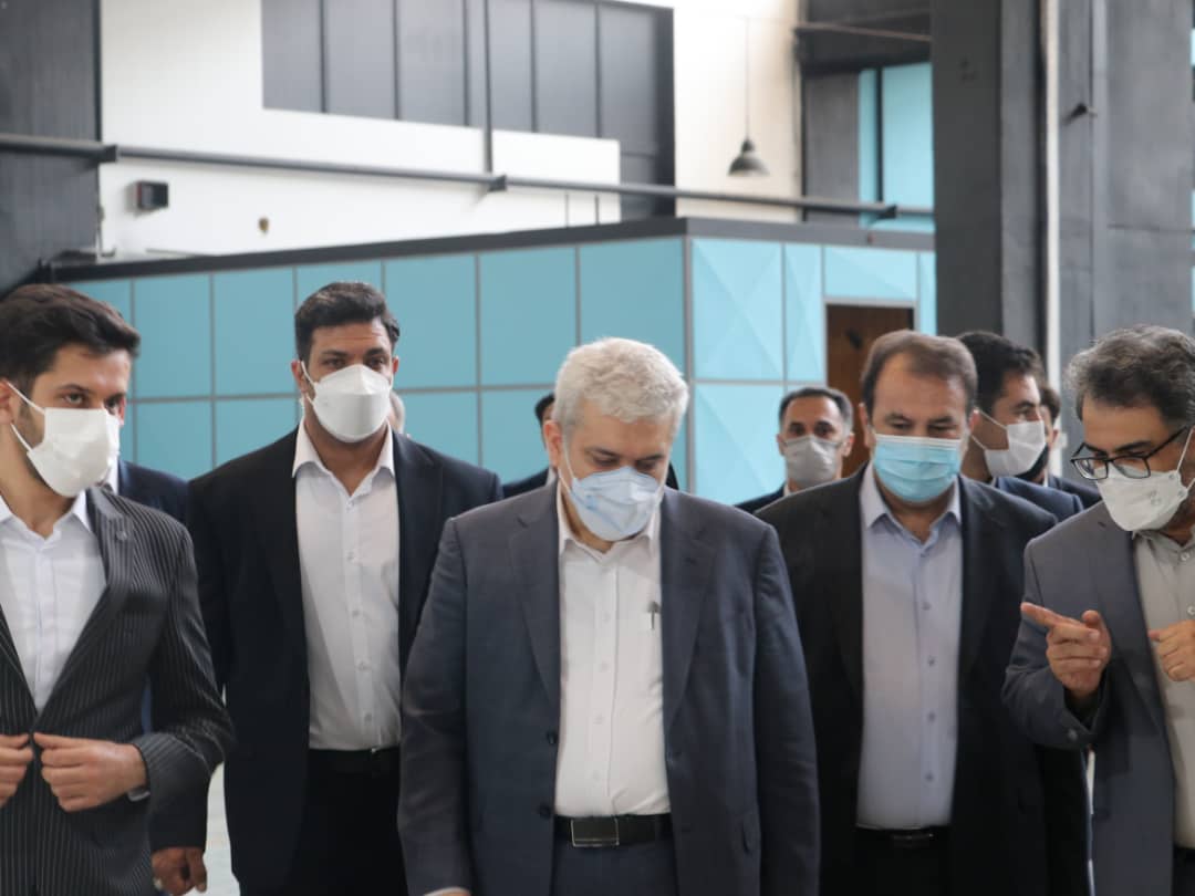 بازدید ستاری از کارخانه نوآوری شیراز