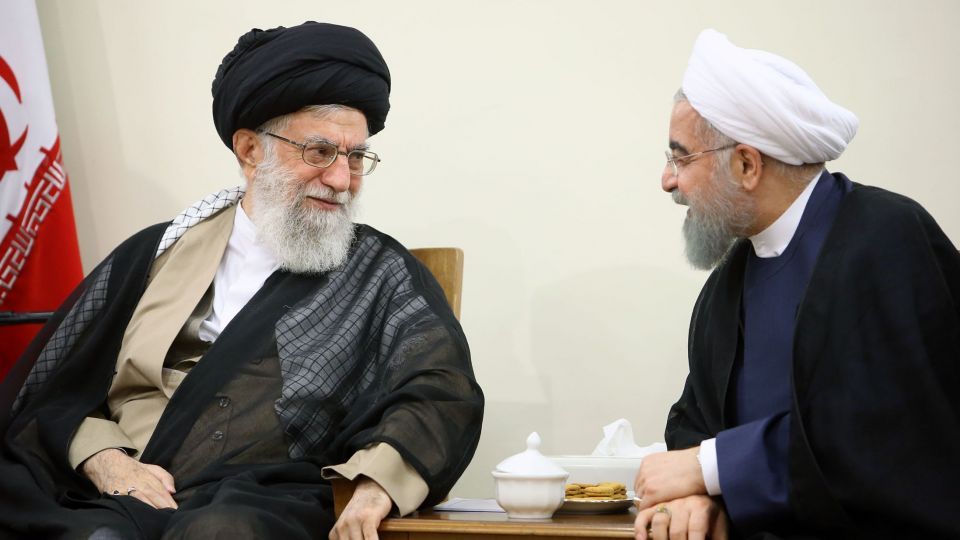روحانی و رهبر انقلاب