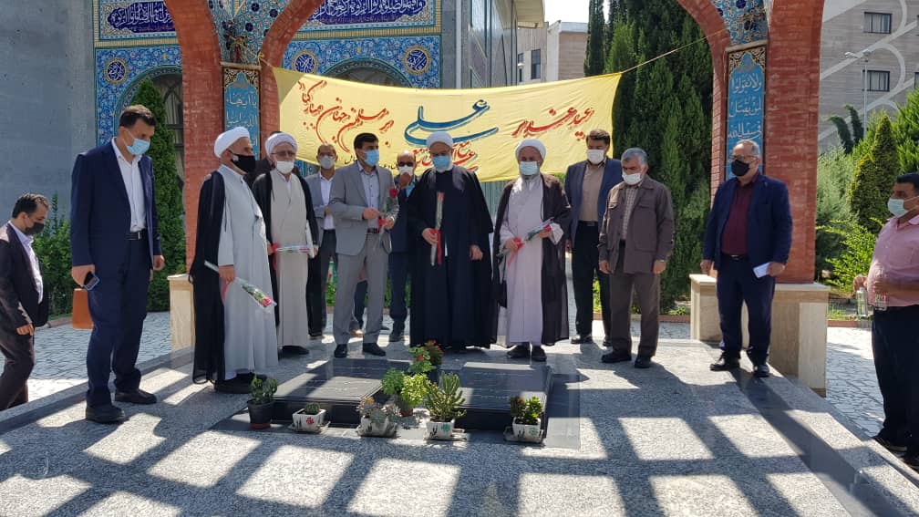 ادای احترام امام جمعه بابل به مقام شهدا