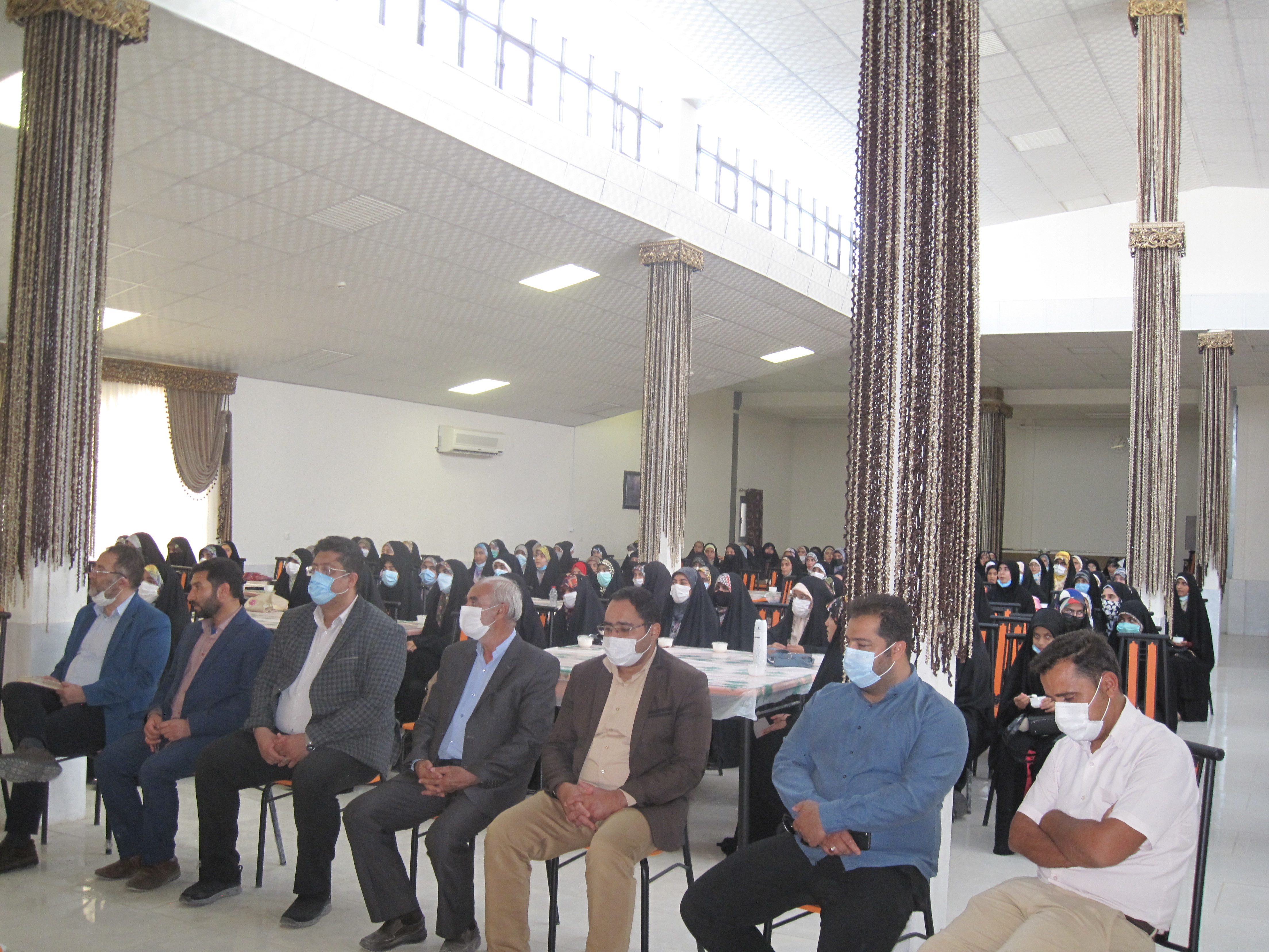 نشست حافظان و قرآنآموزان مدرسه شبانهروزی فاطمه زهرا(س) شعبه بیتالاحزان در واحد نیریز