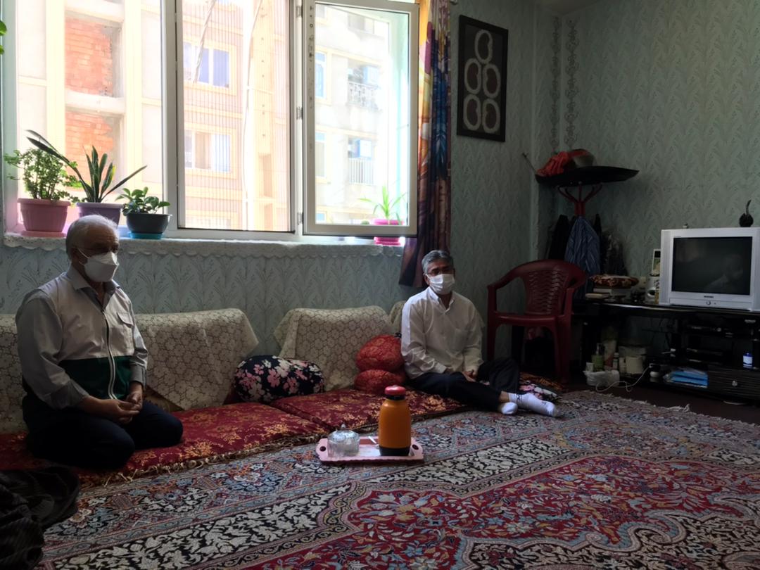 حضور خادمان کانون سلامت رضوی در منازل مددجویان ضایعه نخاعی