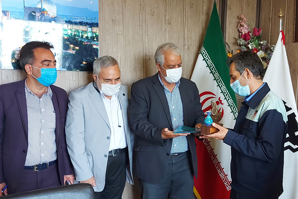 قدردانی از مدیر روابط عمومی ذوبآهن