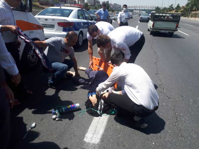 عبورحادثه آفرین عابر از عرض بزرگراه