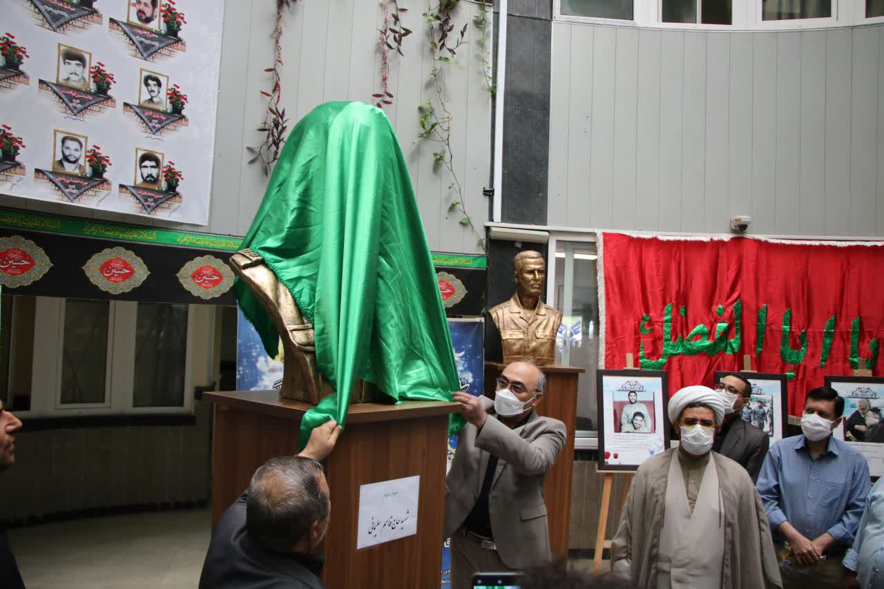 آیین رونمایی از سردیس سردار شهید حاجقاسم سلیمانی در دانشگاه آزاد اسلامی تبریز برگزار شد