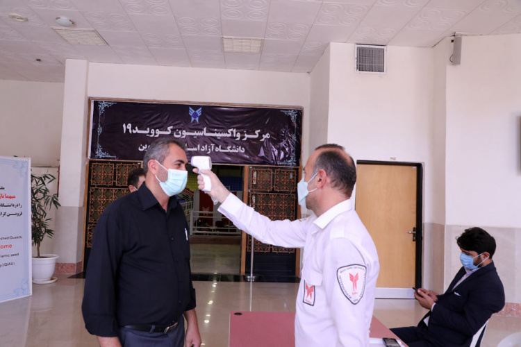 انجام واکسیناسیون استادان و کارکنان دانشگاه آزاد اسلامی استان قزوین