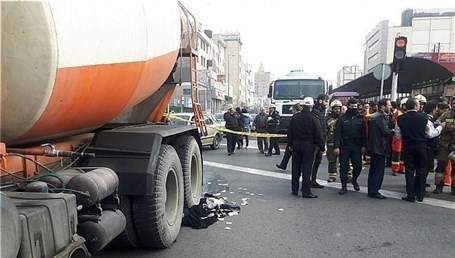 حادثه آفرینی راننده کامیون و جان باختن عابر پیاده در بزرگراه فتح