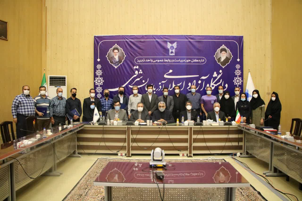 تجلیل از کارمندان منتخب و همکاران بازنشسته دانشگاه آزاد اسلامی تبریز
