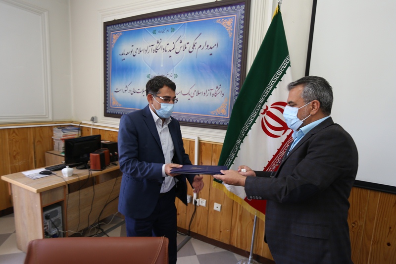 آیین تکریم و معارفه مدیران قدیم و جدید امور عمرانی دانشگاه آزاد اسلامی واحد اراک