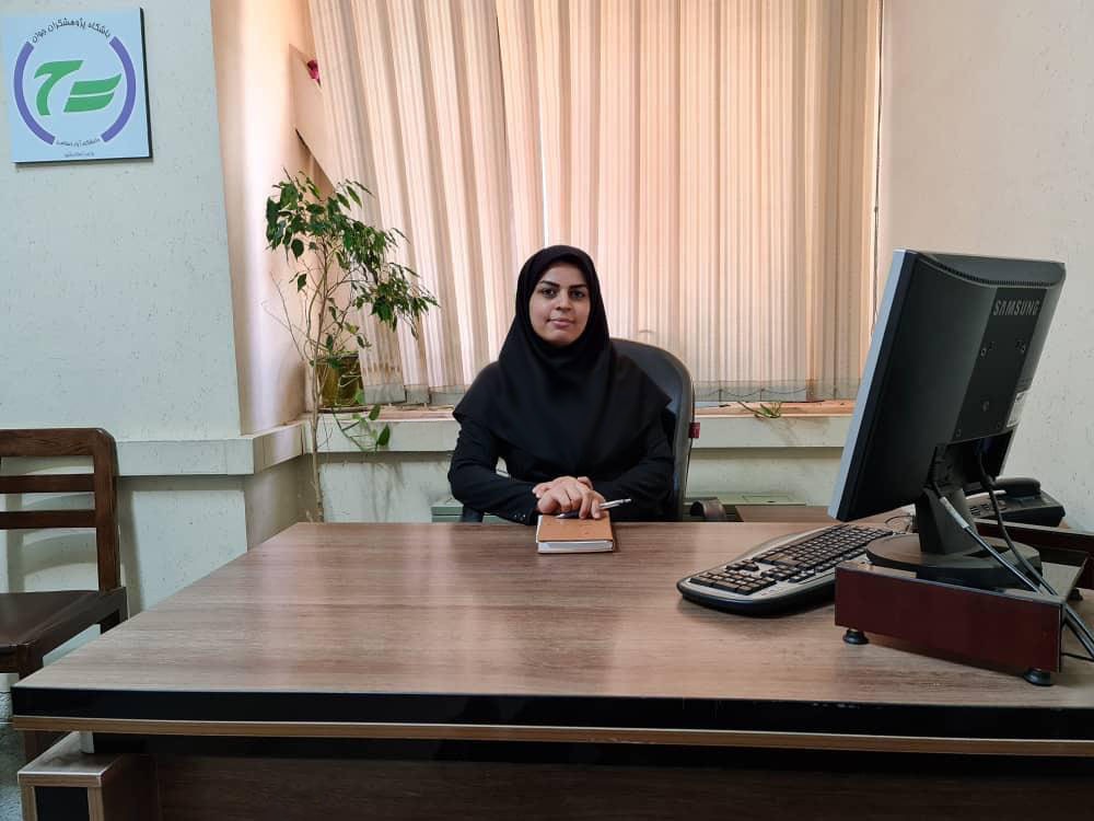 سمیه فتوحی رئیس باشگاه پژوهشگران جوان و نخبگان دانشگاه آزاد اسلامی واحد اسلامشهر