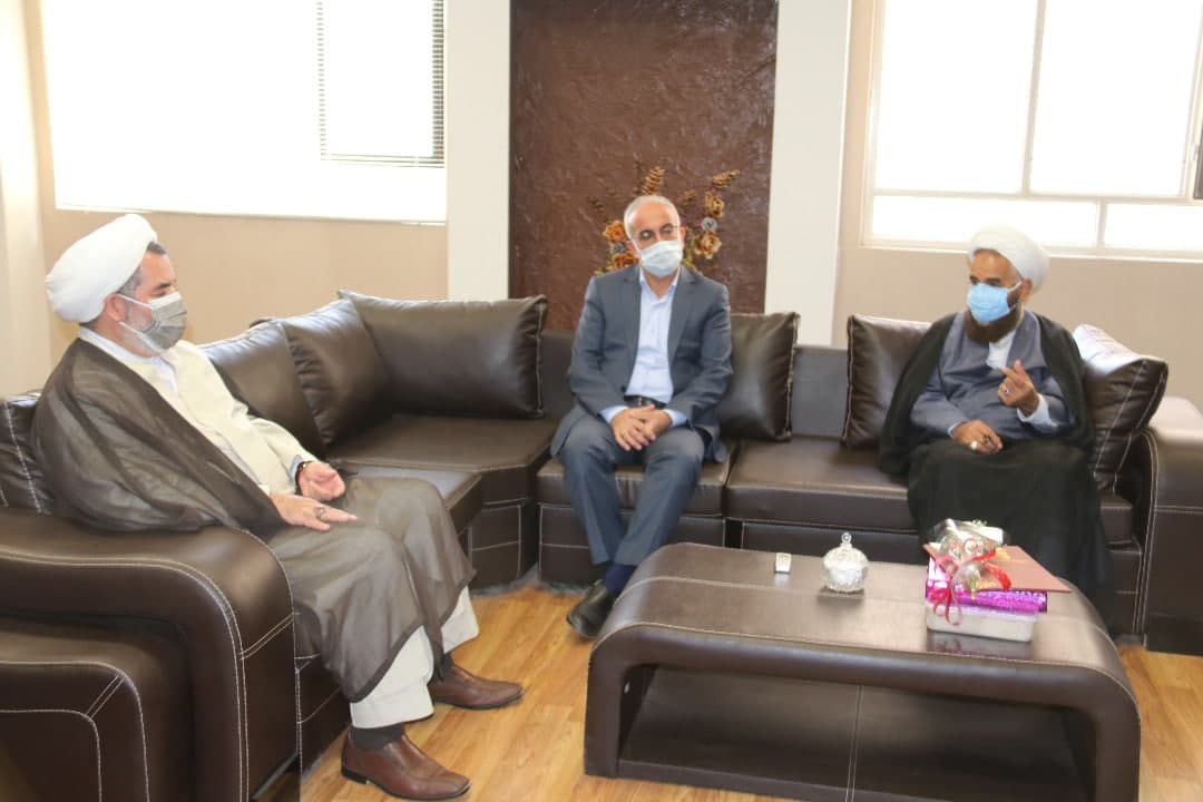 دیدار مسئولان بنیاد شهید یزد با دهقانی اشکذری