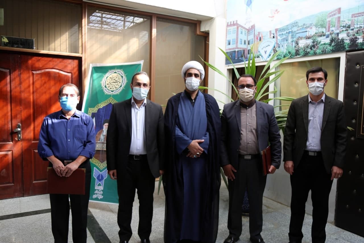 تجلیل از 6 کارمند دانشگاه آزاد اسلامی واحد کرمانشاه