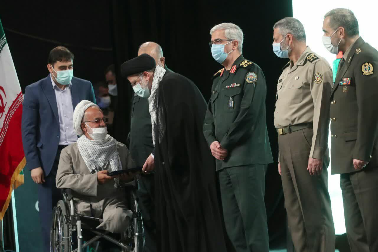تجلیل رئیسی از استاد جانباز واحد شاهرود