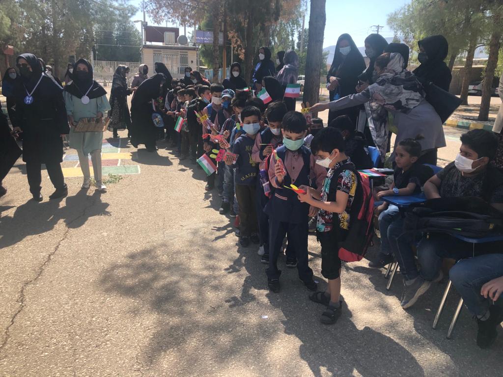 مدرسه نی ریز