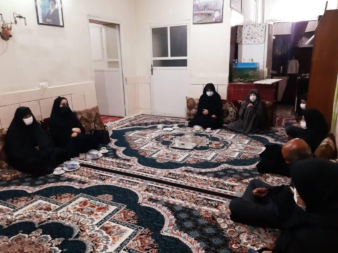 تجلیل از خانواده شهید طیبی