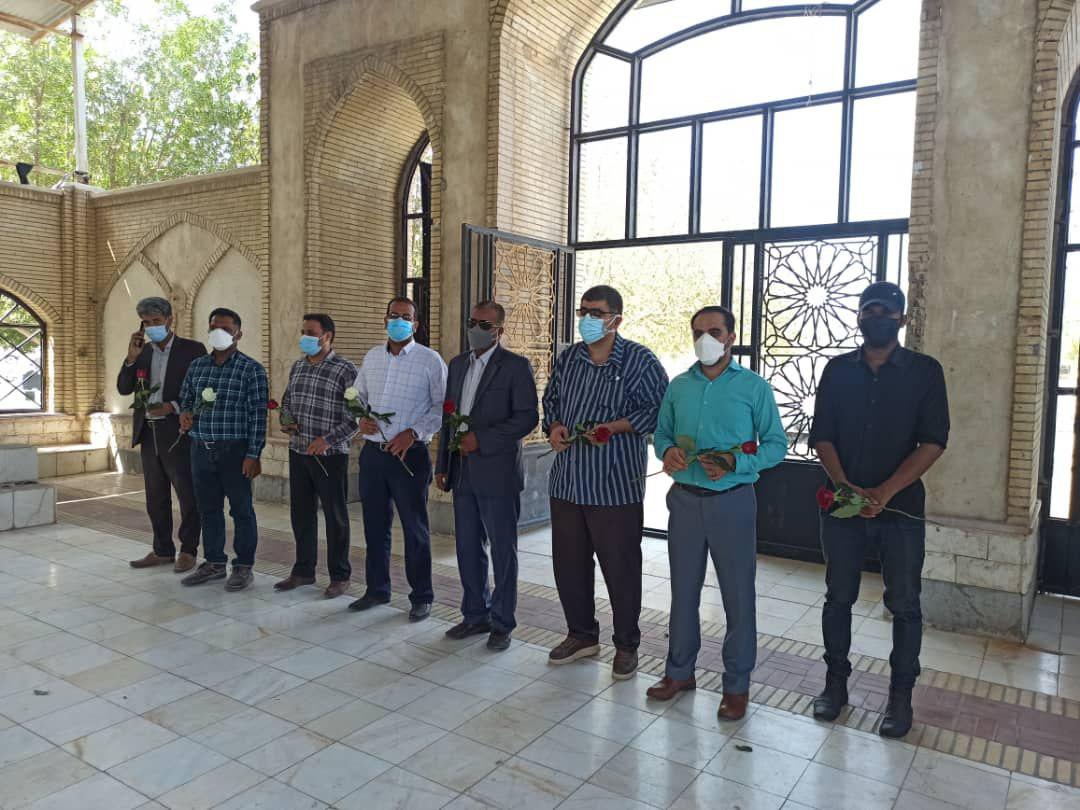 ادای احترام هیئت رئیسه دانشگاه آزاد میناب به شهدا