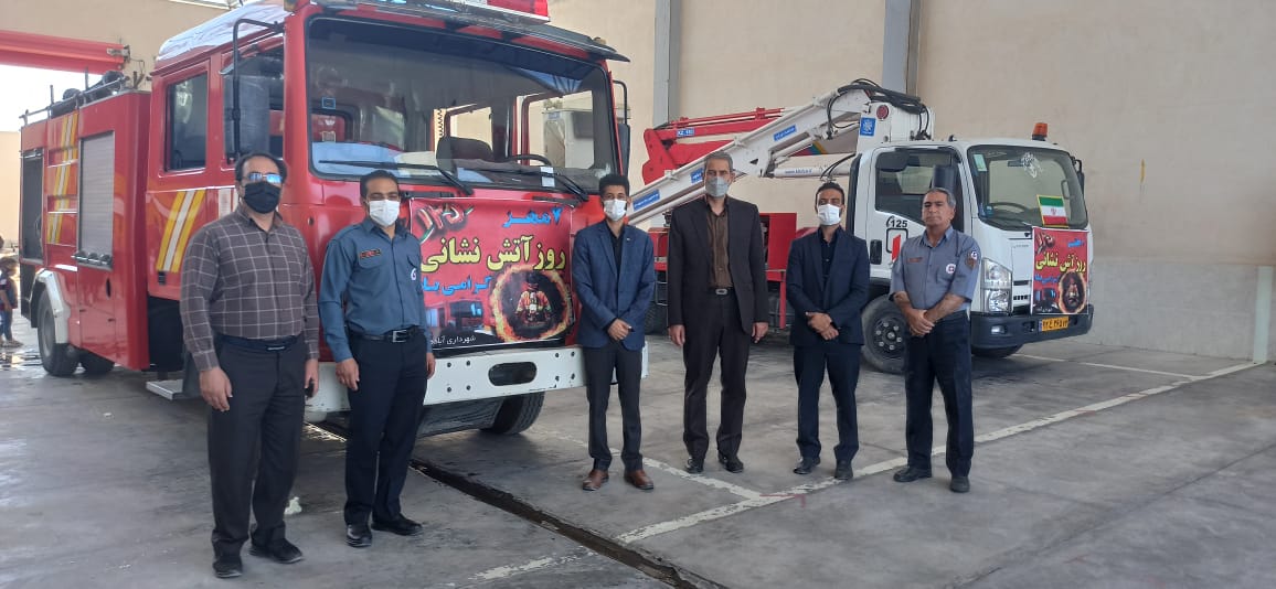 مجاهد امیری به مناسبت فرارسیدن روز آتشنشانی با آتشنشانان ایستگاه آتشنشانی آباده دیدار کرد