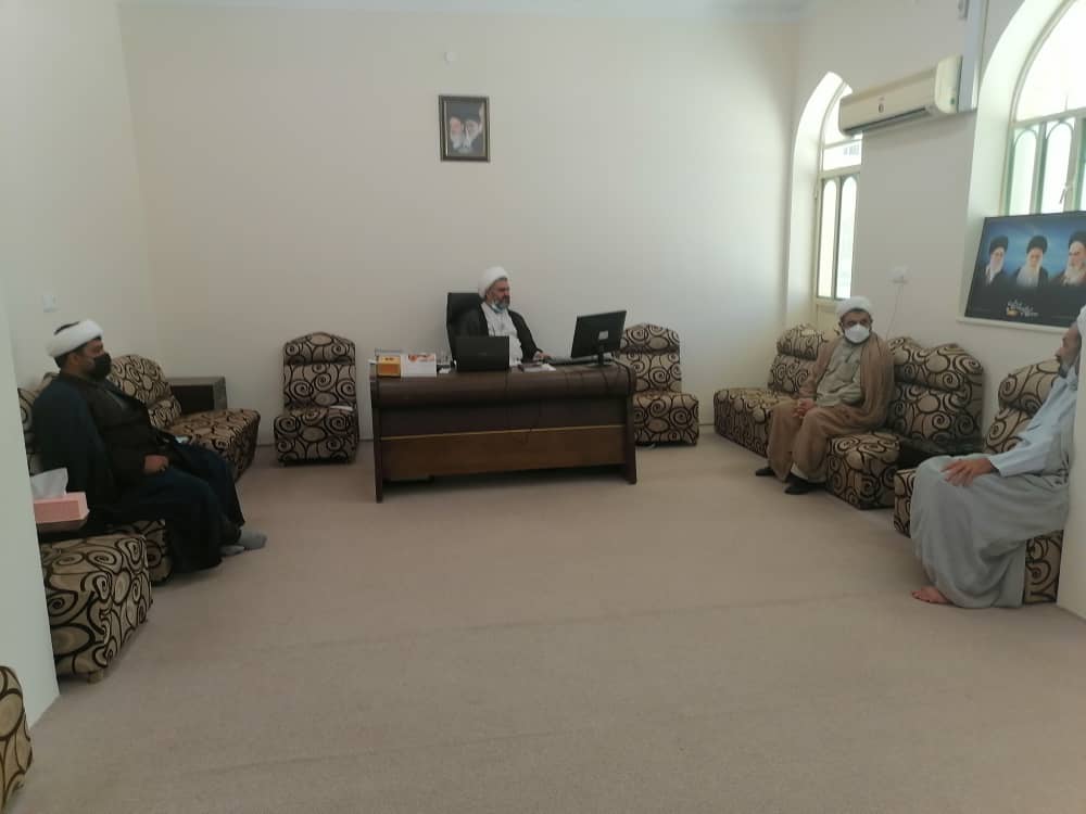 در دیدار با حجتالاسلام عنایتالله رضایی رئیس حوزه علمیه شهرستان لارستان