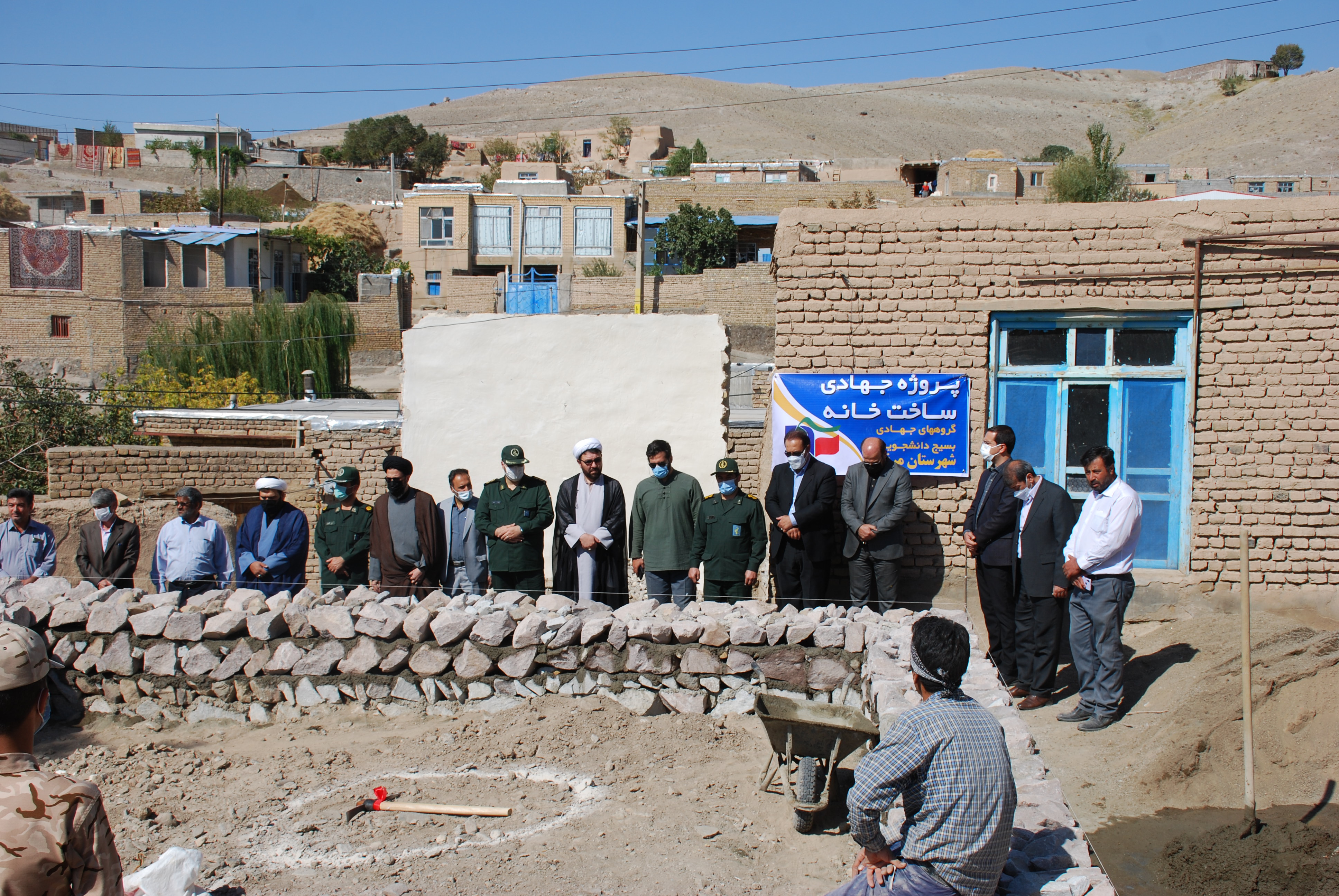 کلنگ‌زنی ساخت دو خانه مسکونی در مناطق محروم توسط بسیح دانشجویی دانشگاه آزاد اسلامی مرند