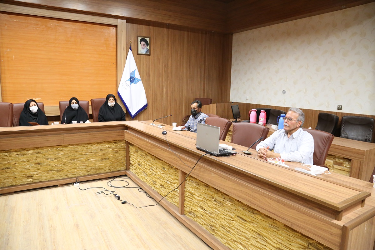 نشست فرهنگی ادبی و شبشعر در دانشگاه آزاد اسلامی واحد تربت حیدریه