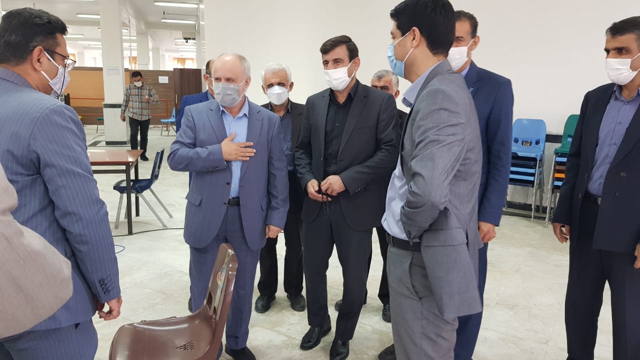 حسین کرمانیان رئیس دانشگاه آزاد اسلامی استان مازندران در بازدید از محل ثبتنام بدون آزمون و نودانشجویان واحد بابل