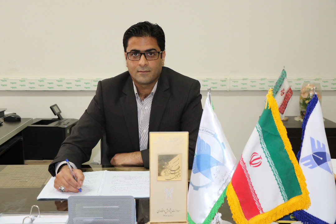 سهیل سالاری رئیس مرکز رشد واحدهای فناور دانشگاه آزاد اسلامی واحد زاهدان