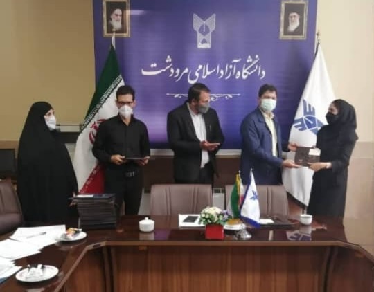 تجلیل از مدیران مسئول و سردبیران فعال نشریات دانشجویی دانشگاه آزاد اسلامی مرودشت