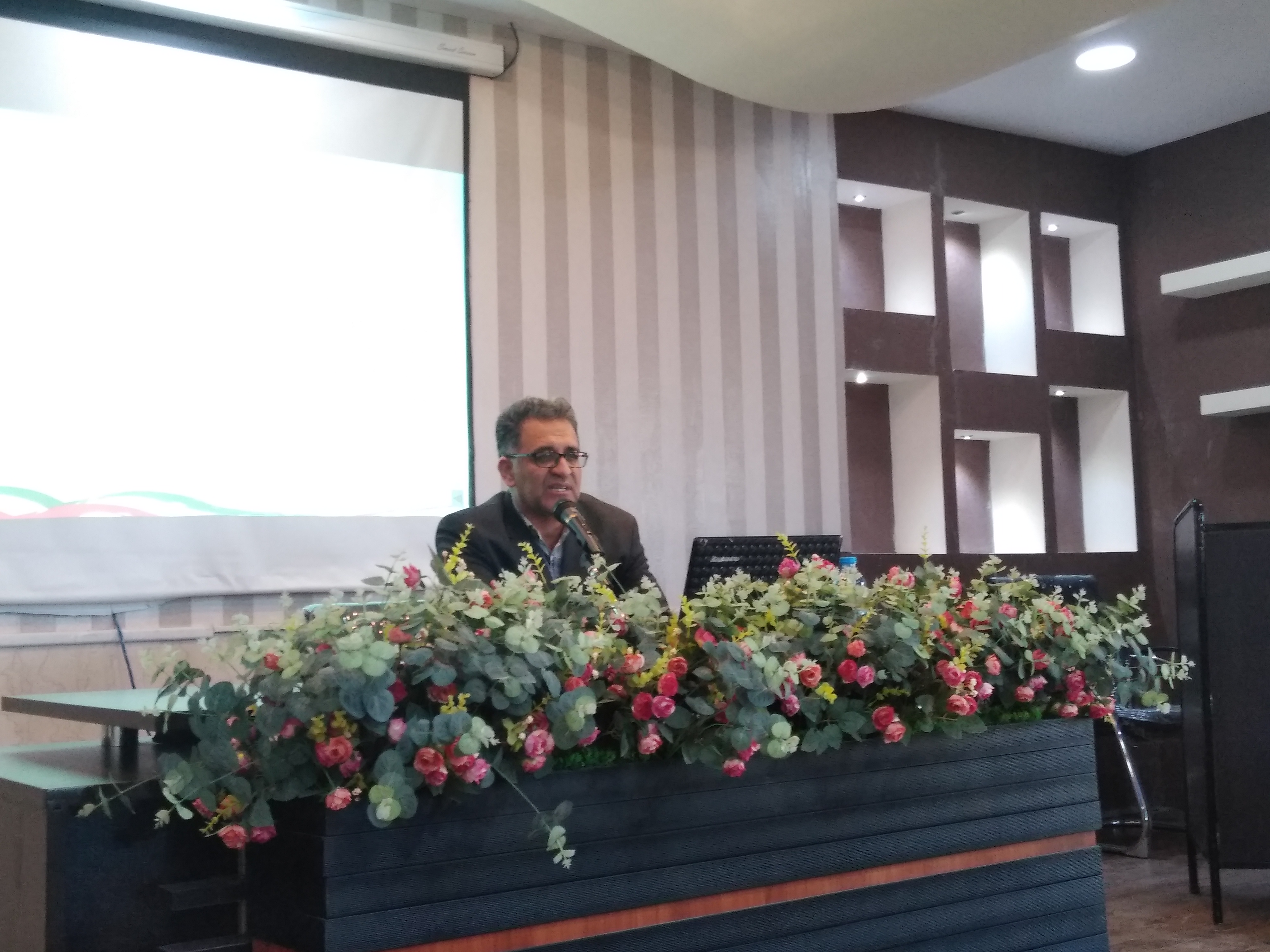 حسین زینعلی مجری و سیاستگذار گیاهان دارویی در وزارت جهاد کشاورزی