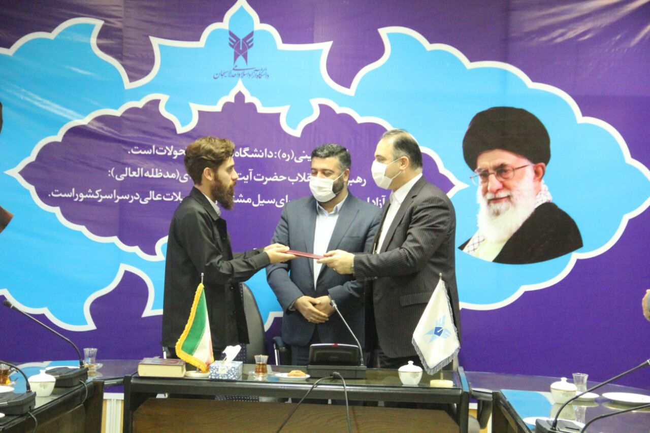 مراسم تکریم و معارفه مسئولان قدیم و جدید کانون بسیج دانشجویی دانشگاه آزاد اسلامی واحد لاهیجان