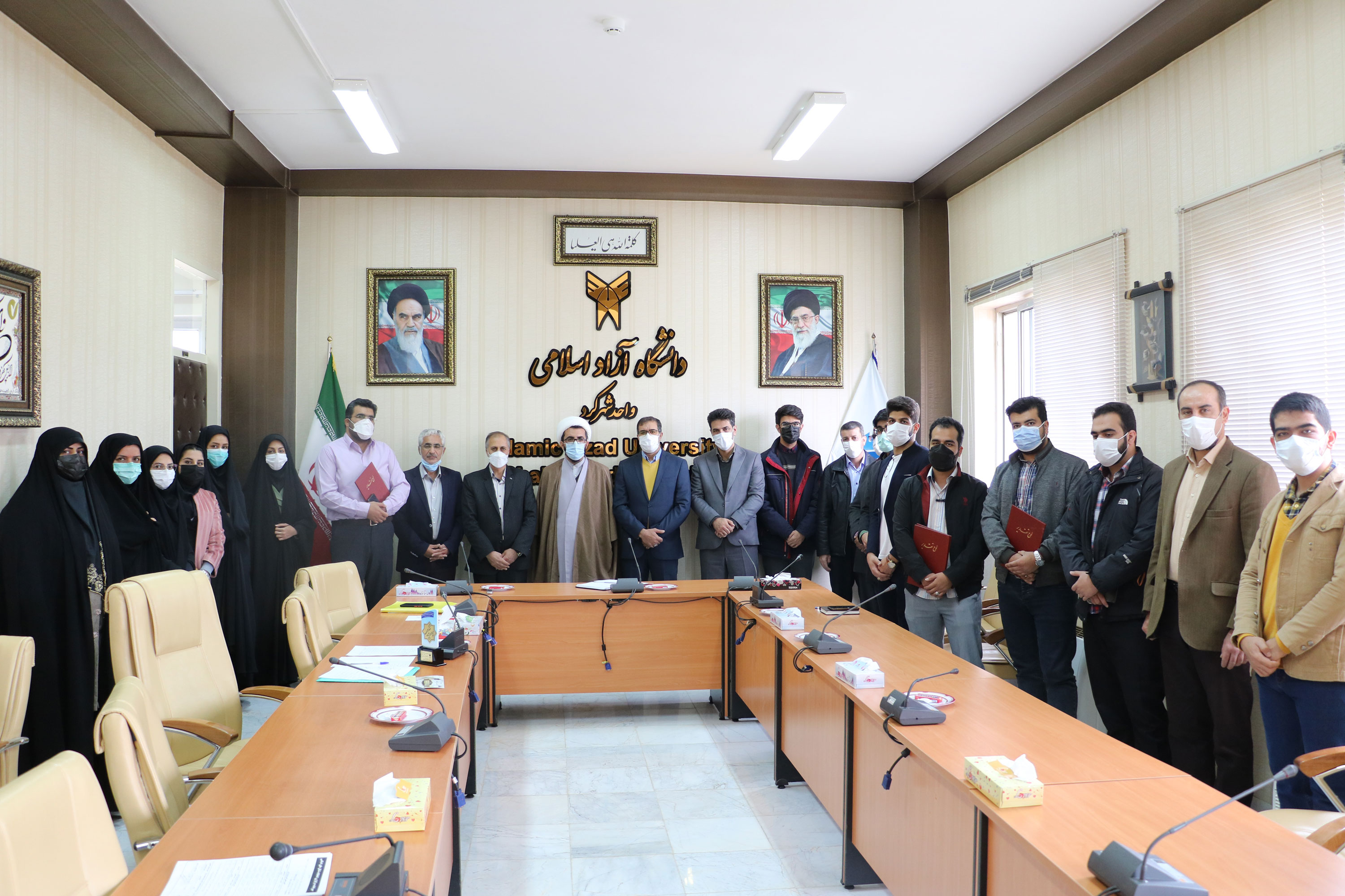 تجلیل از دانشجویان برگزیده جشنوارههای فرهنگی و هنری کشوری و استانی در جلسه شورای فرهنگی دانشگاه آزاد اسلامی واحد شهرکرد