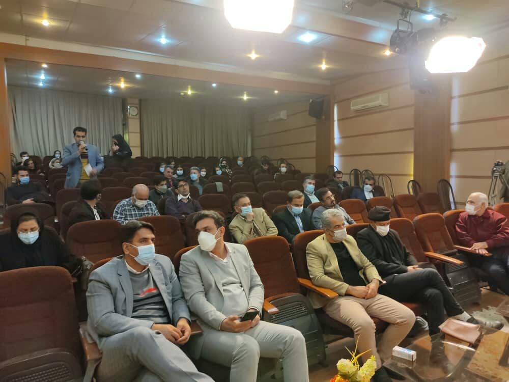 مراسم نقد کتاب شناختنامه شیرکو بیکس در دانشگاه آزاد سنندج