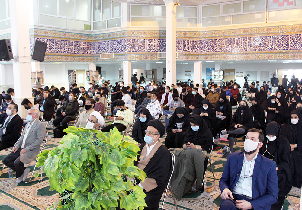 تکریم نودانشجویان دانشگاه آزاد اسلامی قم