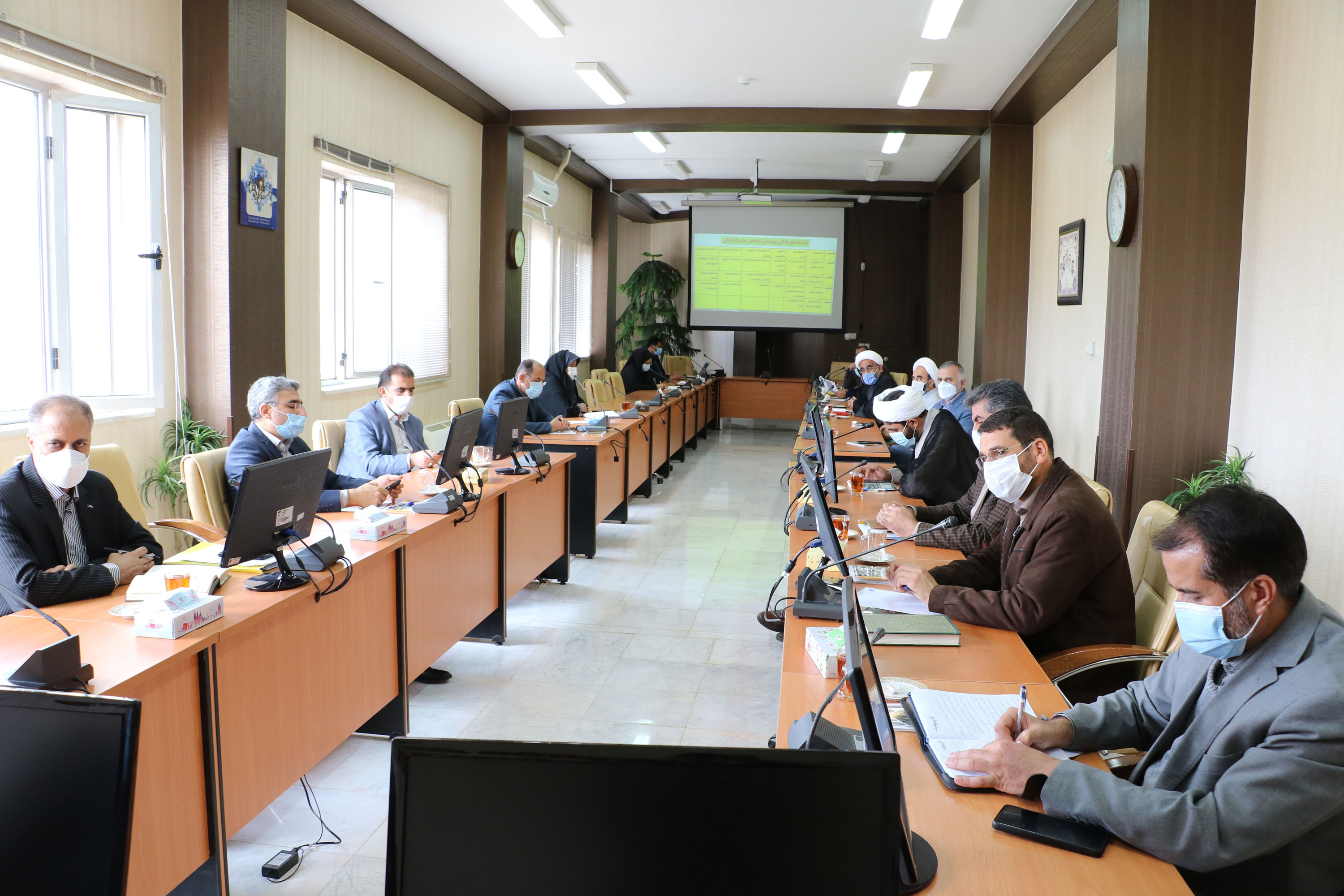 نشست هماندیشی مسئولان نهاد نمایندگی رهبری و معاونان و مدیران فرهنگی دانشگاهها و مراکز آموزش عالی استان چهارمحال و بختیاری