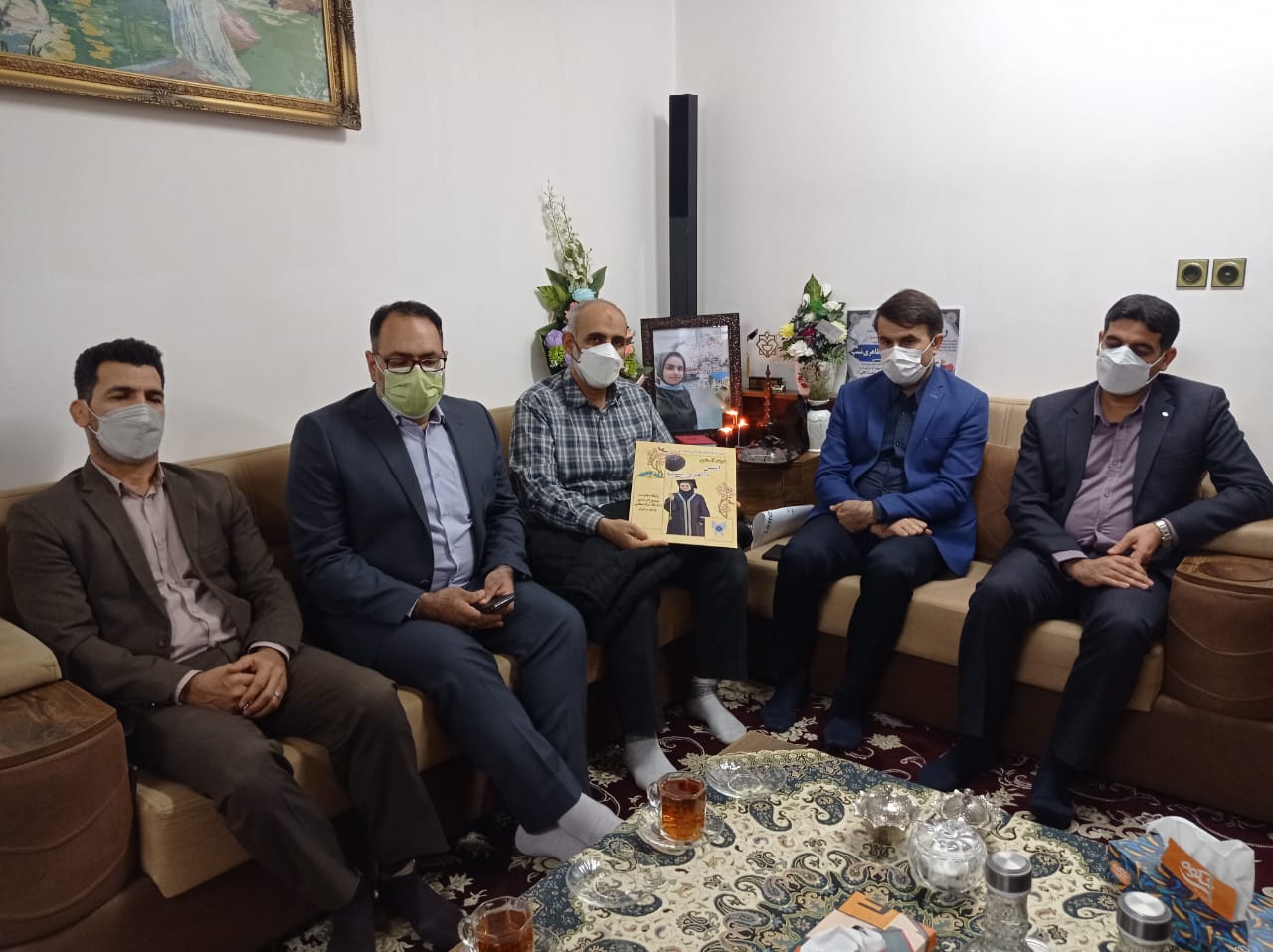 دیدار مسئولان با خانواده طاهری نسب
