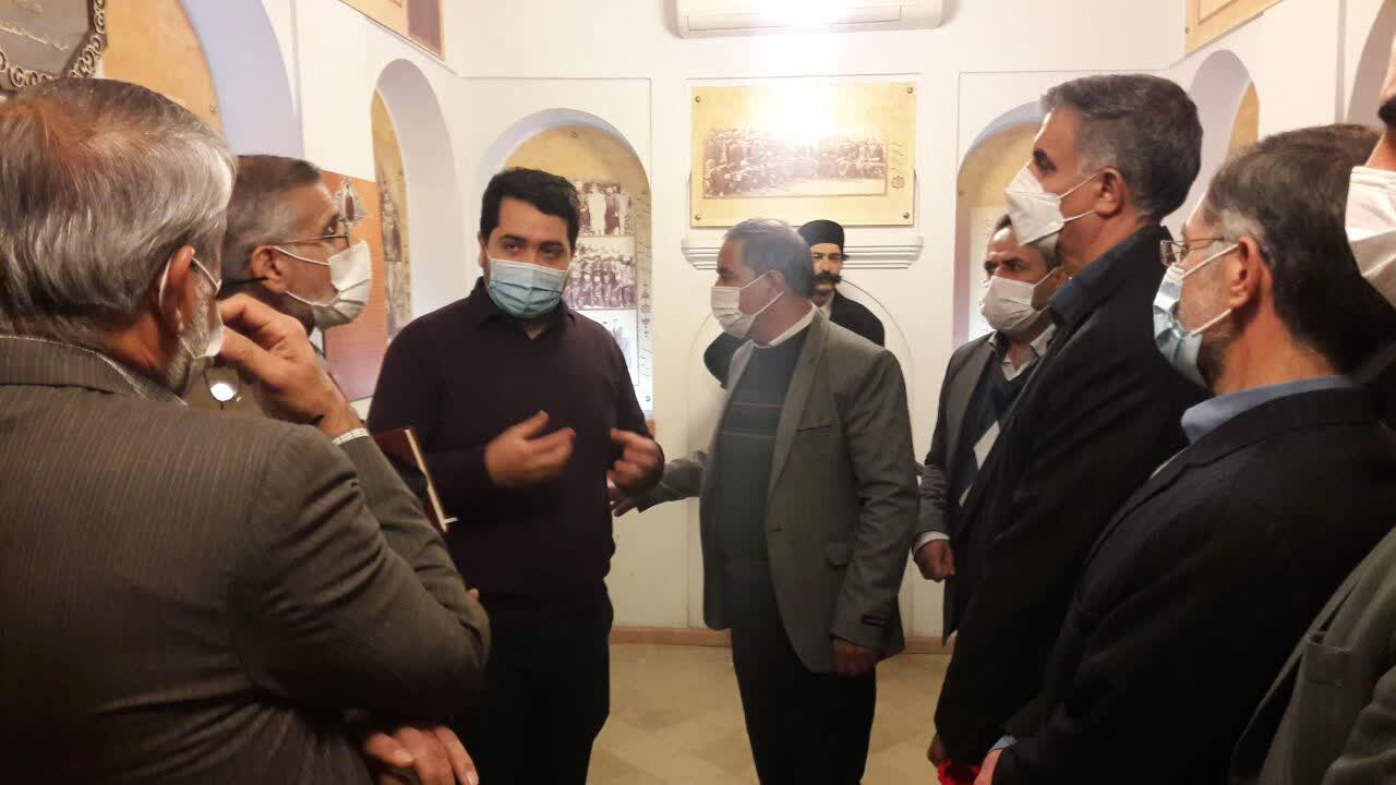 بازدید استادان گروه معارف دانشگاه آزاد اسلامی خوراسگان از خانه مشروطیت اصفهان