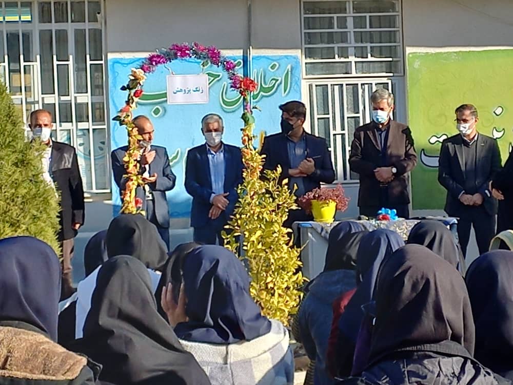 مراسم نمادین بهمناسبت هفته پژوهش در مدرسه شاهد استهبان